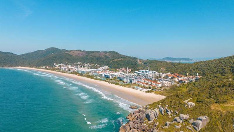 Vista da Praia Brava com localização indicada no book